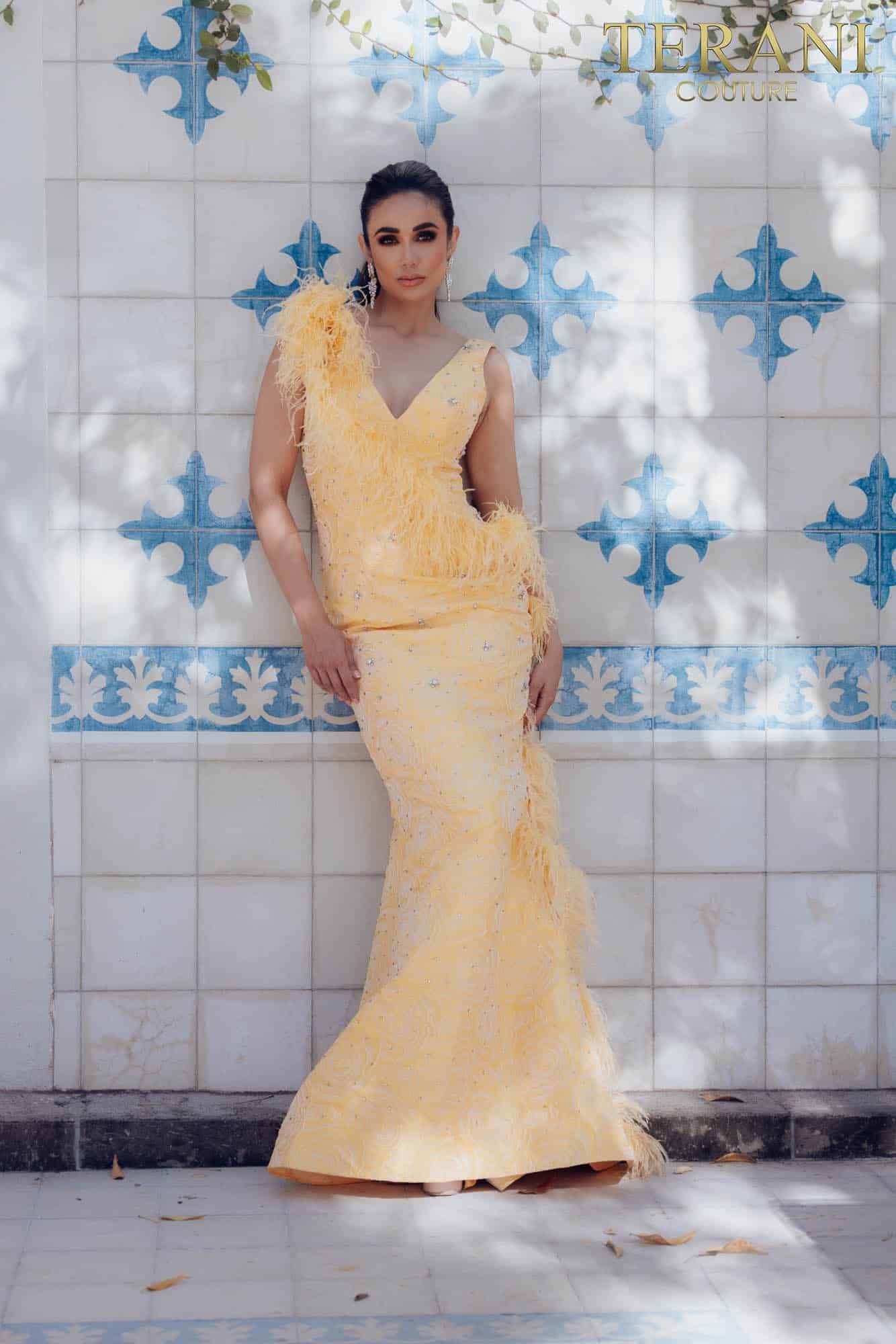 Sleeveless Mermaid Gown with Feather Details- 231E0314