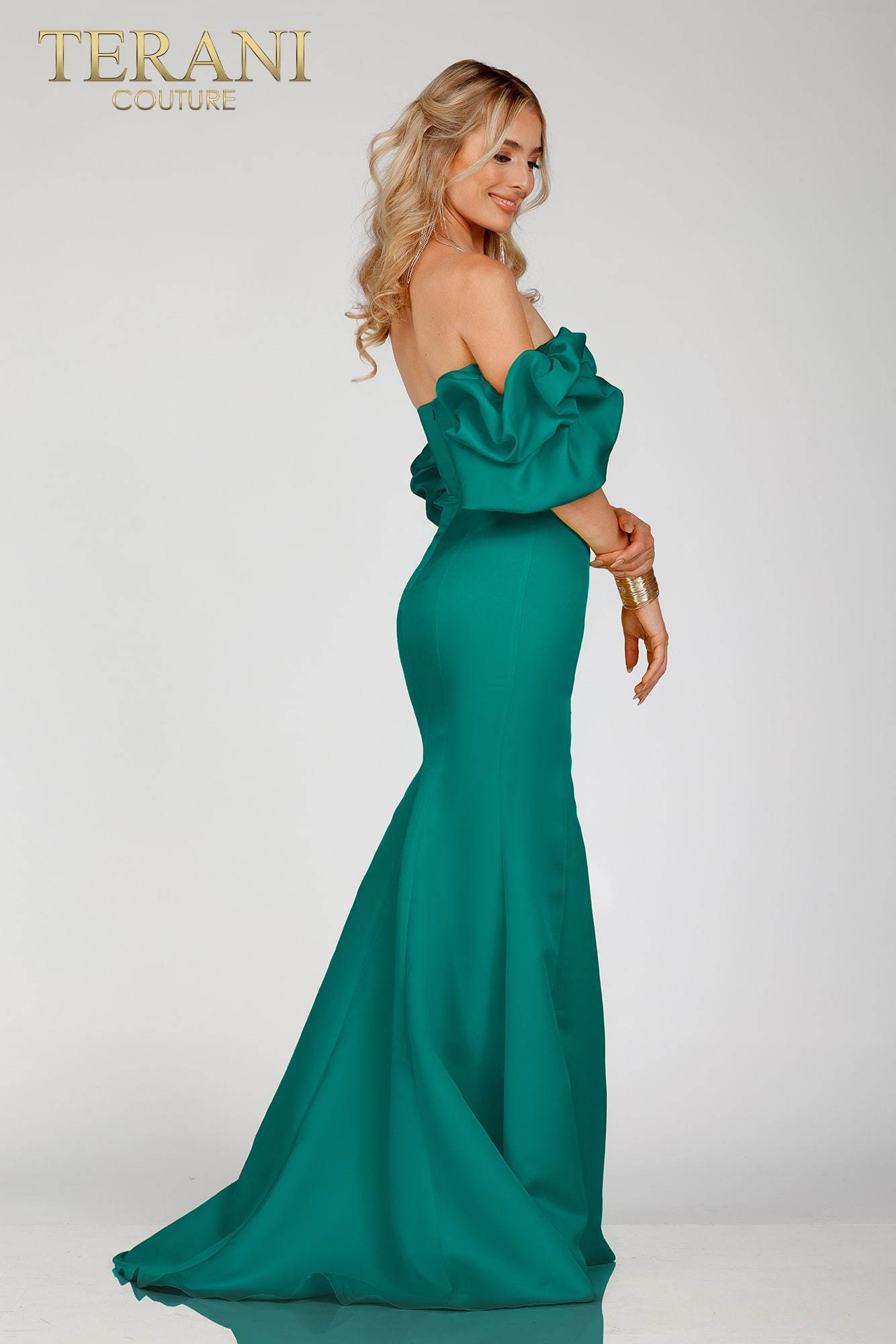 Short ruffle sleeves prom gown in matte satin - 231P0181