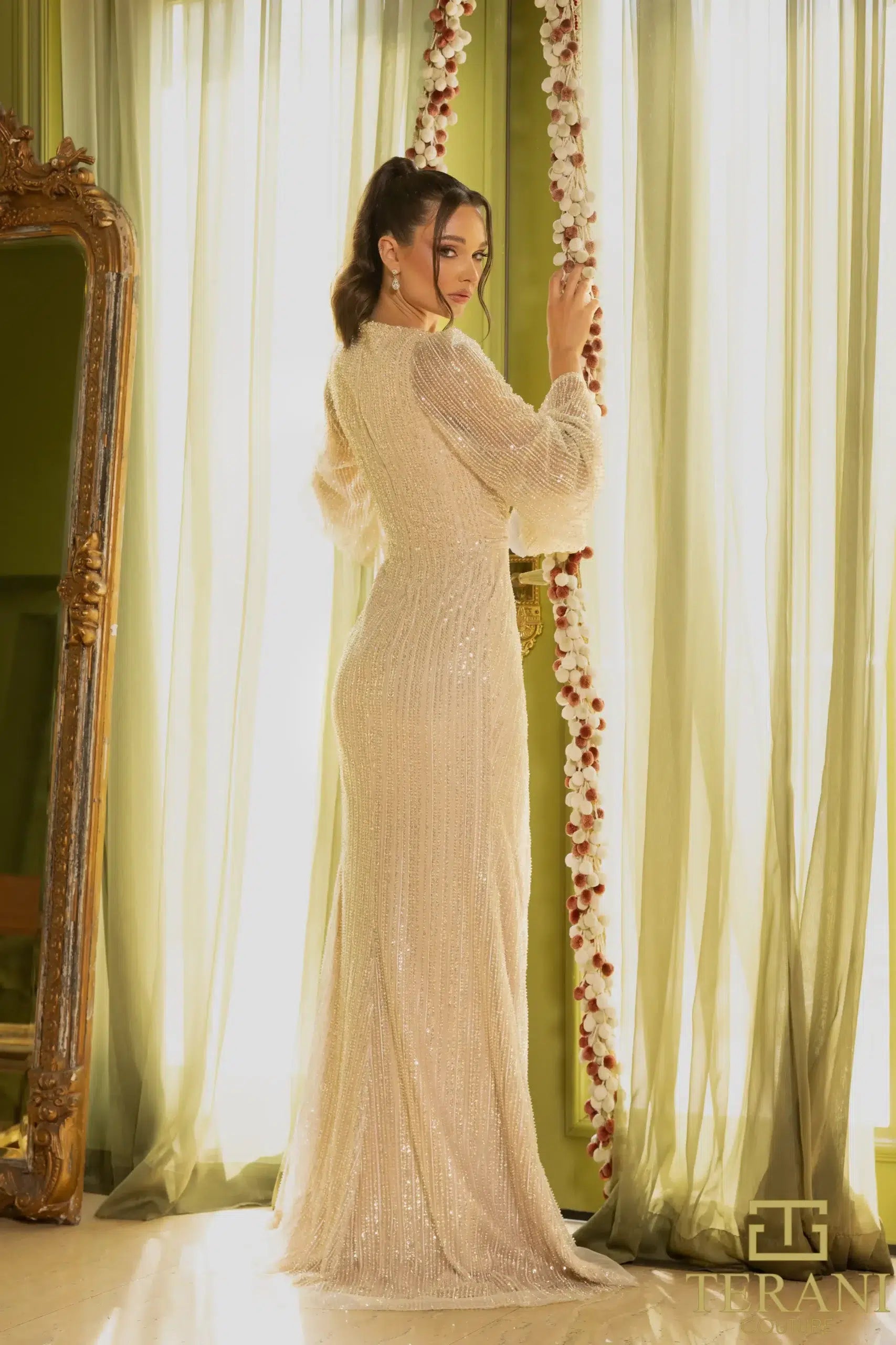 242m3360 V-Neck Bell Sleeves Long Sequin Dress