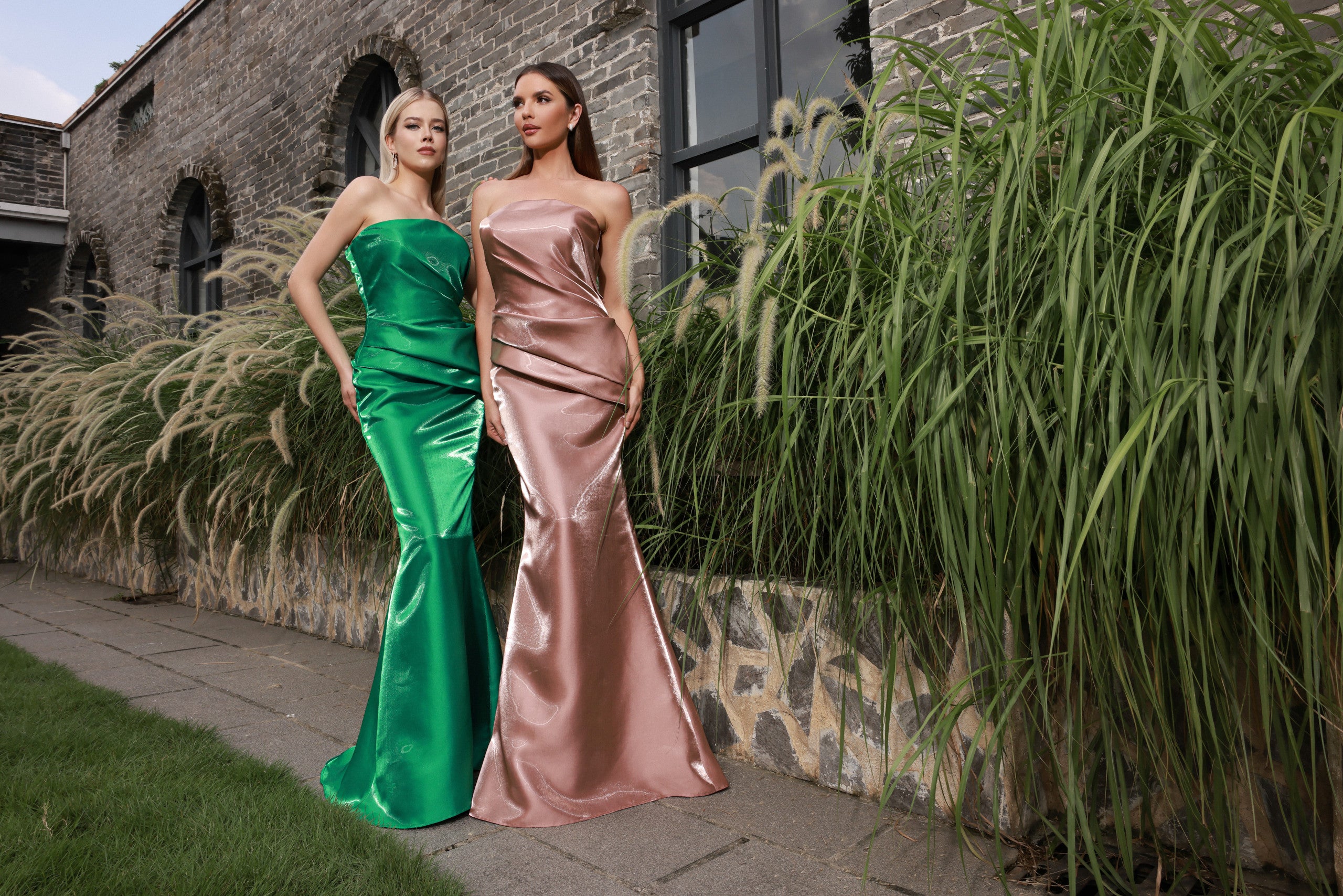 251E4231 Long Sheath Sleeveless Shimmer Dress