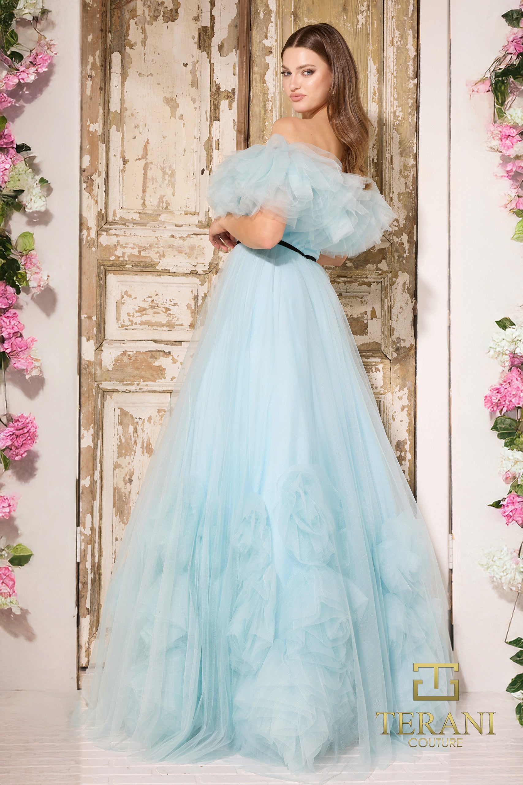 251P4090 Straight Neckline Sleeveless Tulle Ballgown