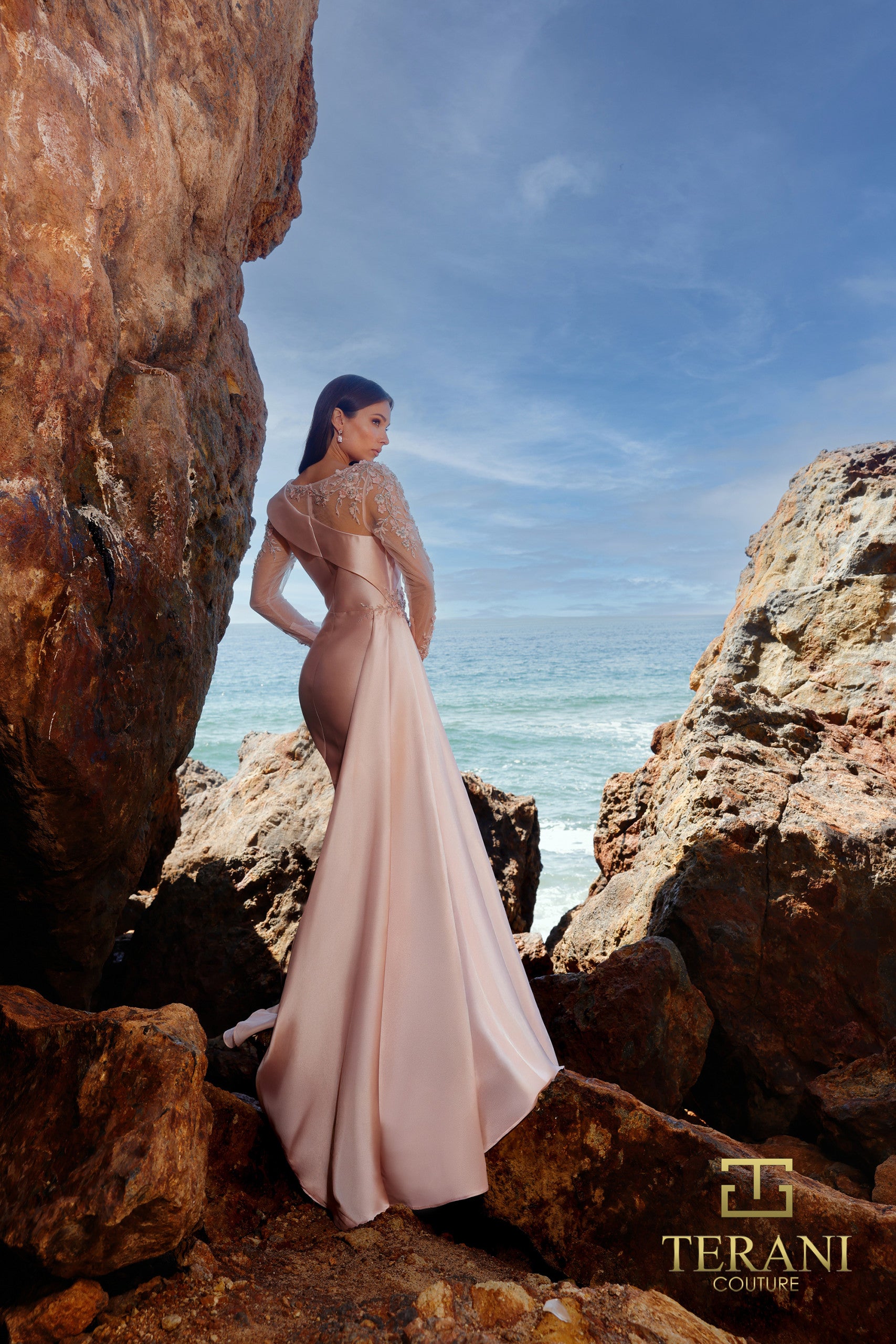 252M5344 - Side Train Long MOB Dress