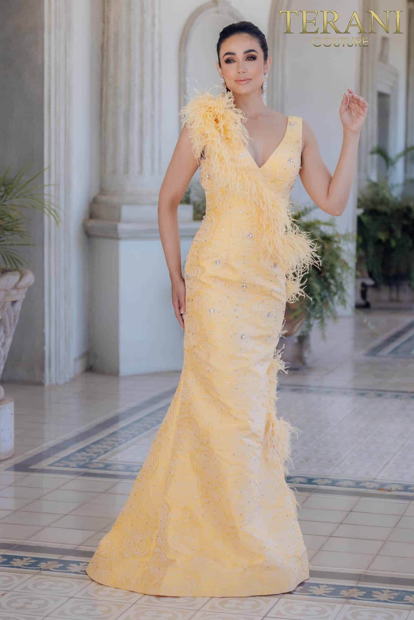 Sleeveless Mermaid Gown with Feather Details- 231E0314