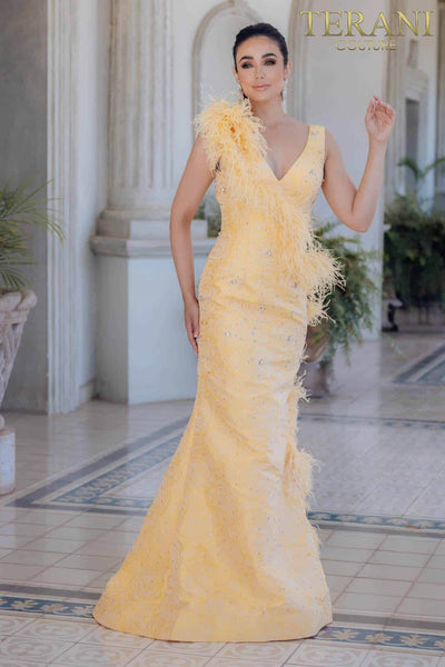 Sleeveless Mermaid Gown with Feather Details- 231E0314