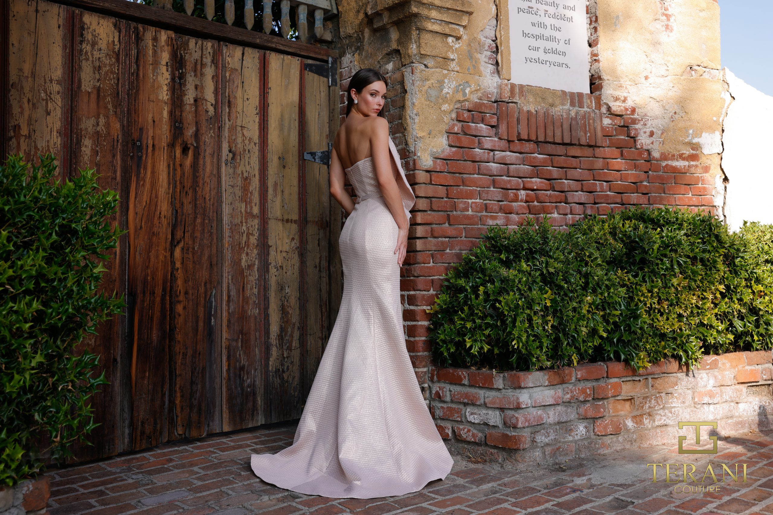 251E4276 Metallic Jacquard Trumpet Sleeveless Evening Dress