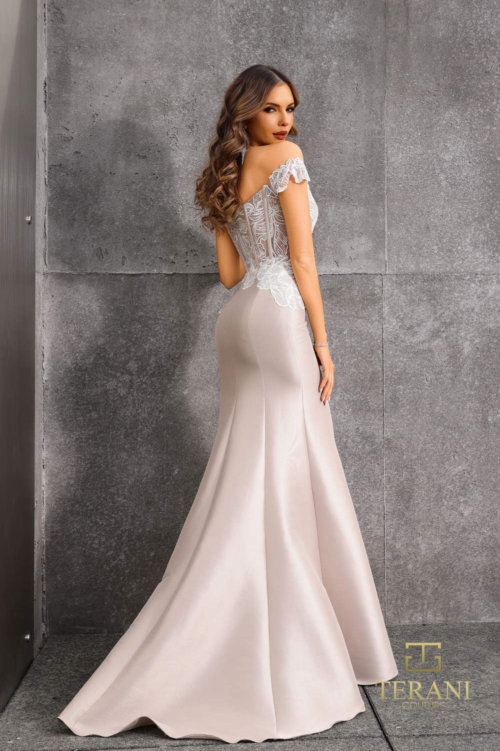 252E5133 – Fit and Flare Long Evening Dress