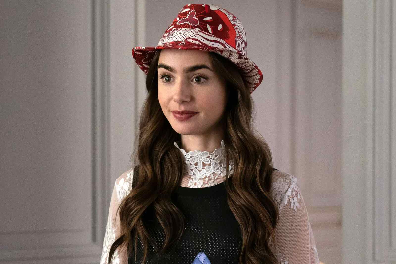 A girl wearing Sunny Hat