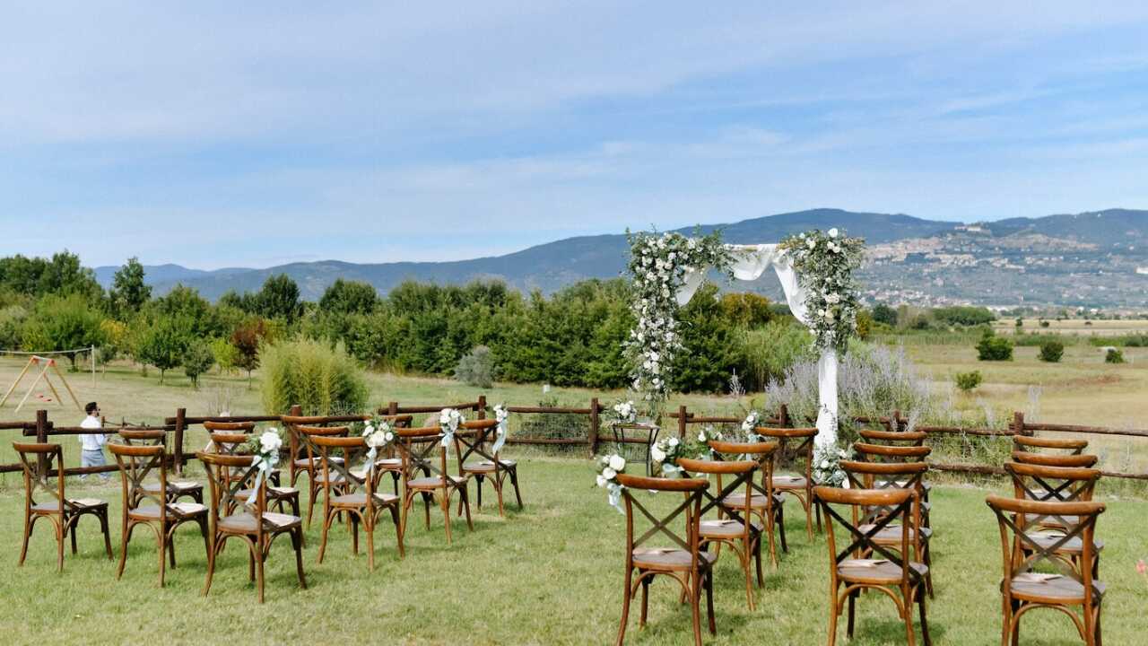 Countryside wedding with rural charm