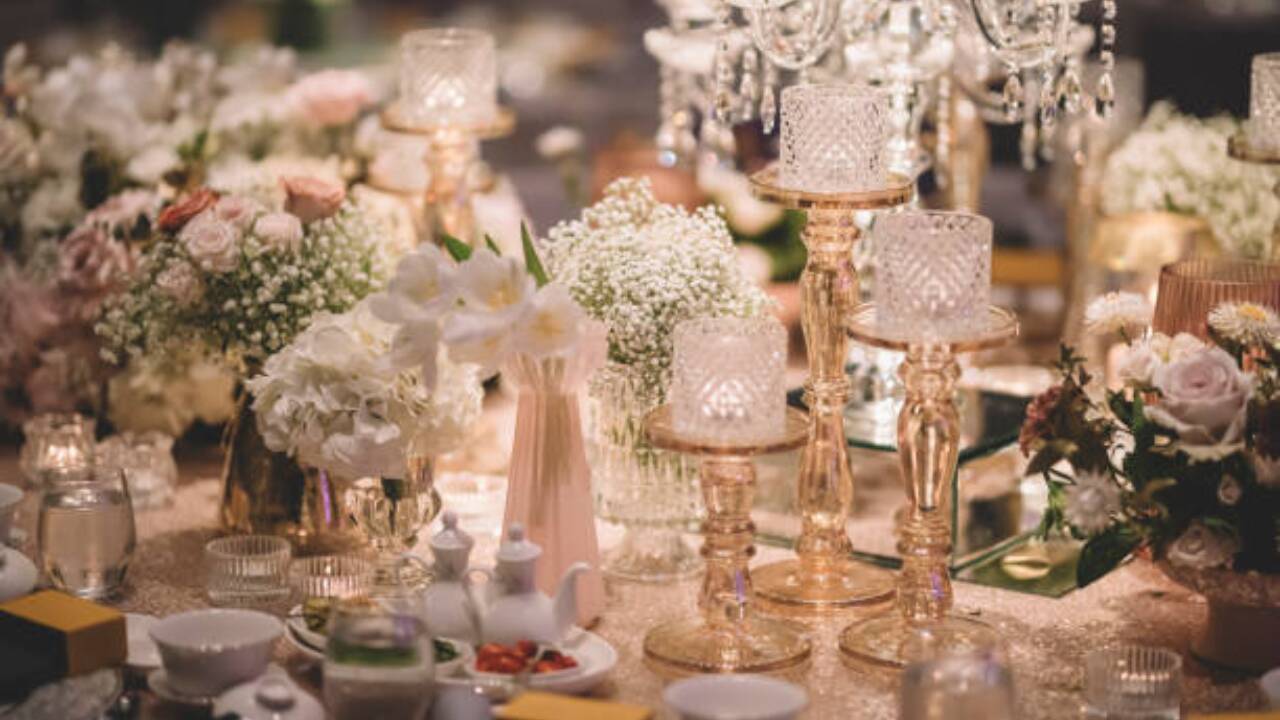 Vintage wedding with retro decor